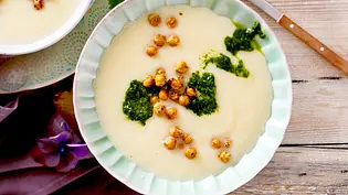 Blumenkohl-Kartoffel-Cremesuppe Rezept - Foto: LECKER @ Bauer Media Group Blumenkohl-Kartoffel-Cremesuppe Rezept - Foto: LECKER @ Bauer Media Group