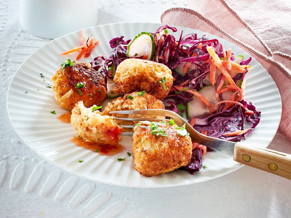 Blumenkohl-Köfte mit Rotkohlsalat Rezept