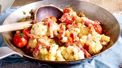 Blumenkohl-Pfanne mit Speck