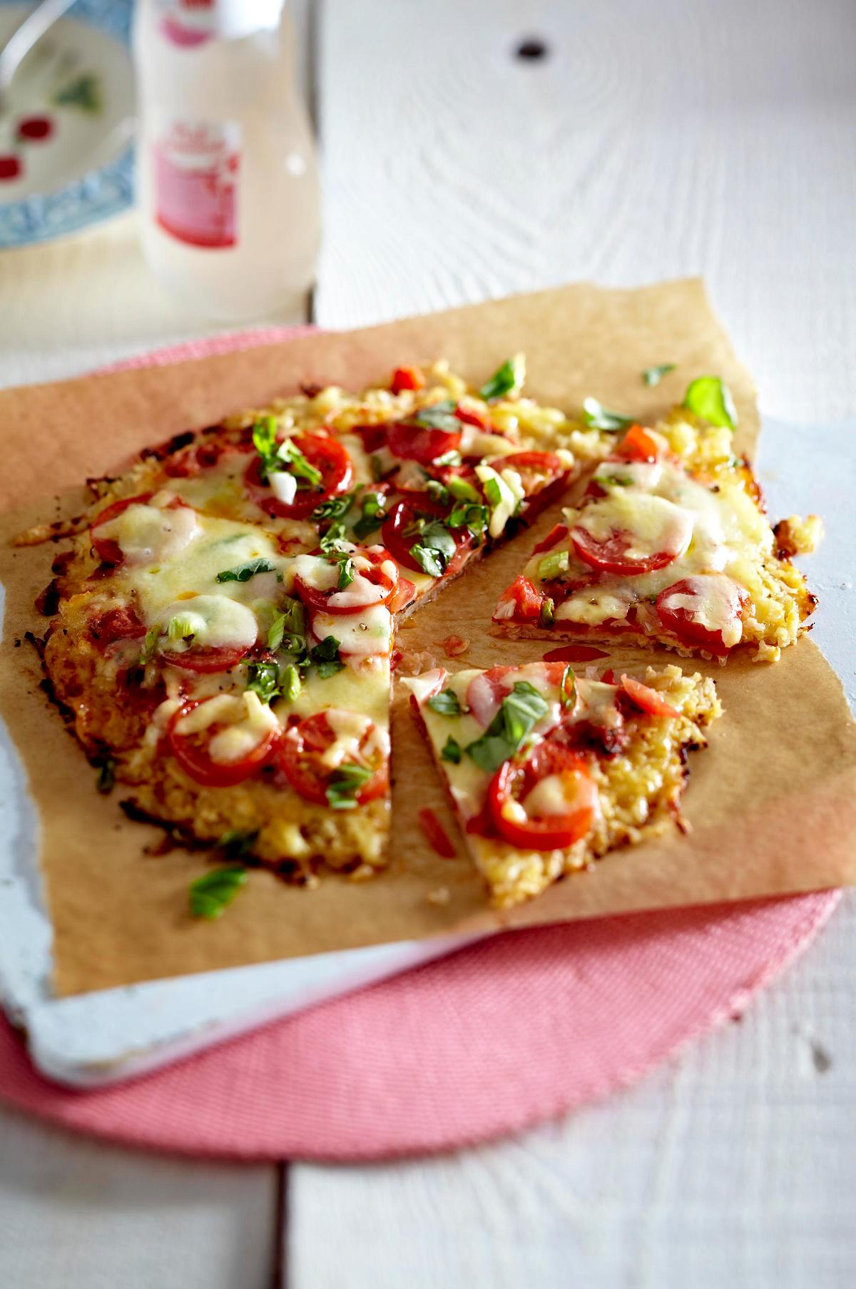 Blumenkohl-Pizza mit Tomaten Rezept