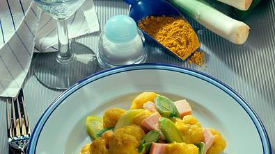 Blumenkohl-Porree-Gemüse in Curry-Soße Rezept - Foto: LECKER @ Bauer Media Group
