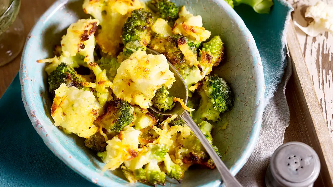 Blumenkohl-Romanesco-Brokkoli-Gratin Rezept - Foto: LECKER @ Bauer Media Group Blumenkohl-Romanesco-Brokkoli-Gratin Rezept - Foto: LECKER @ Bauer Media Group