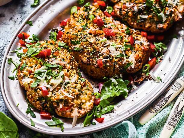 Blumenkohlsteaks mit feuriger Käsekruste Rezept