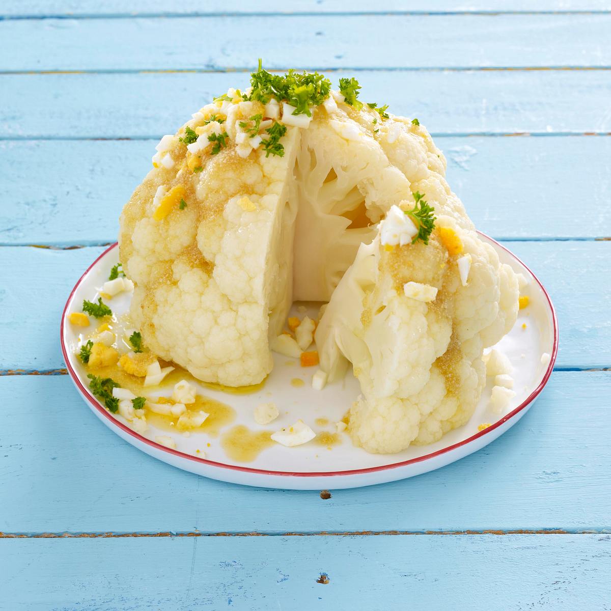 Blumenkohl vier mal anders: mit scharfer Tomatensoße Rezept