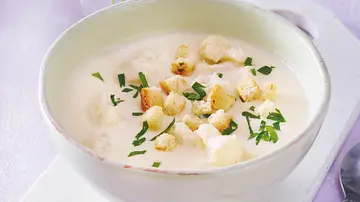 Blumenkohlcremesuppe - Foto: LECKER @ Bauer Media Group Blumenkohlcremesuppe - Foto: LECKER @ Bauer Media Group