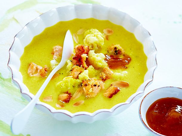 Blumenkohlcurrysuppe mit Lachs Blumenkohlcurrysuppe mit Lachs