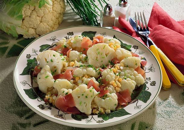 Blumenkohlröschen mit Lachsschinken und Schnittlauch Rezept