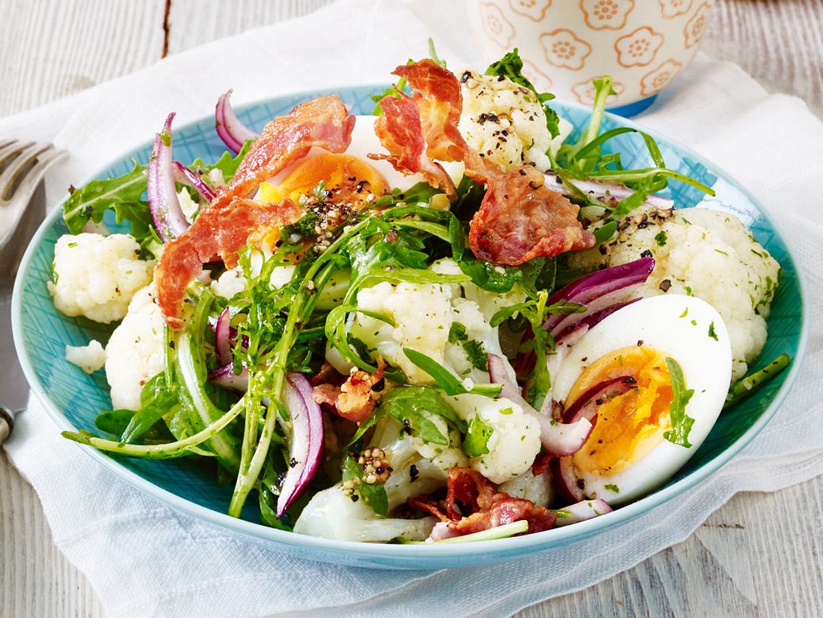 Blumenkohlsalat mit Ei und Speck Rezept