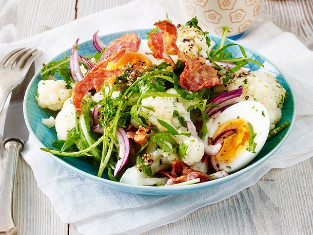 Blumenkohlsalat mit Ei und Speck Rezept