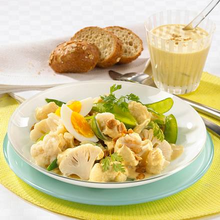 Blumenkohlsalat mit Erdnuss-Soße Rezept Blumenkohlsalat mit Erdnuss-Soße Rezept