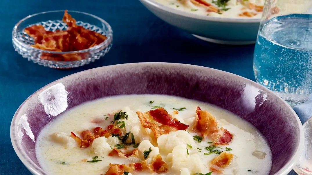 Blumenkohlsuppe mit Speck Rezept - Foto: LECKER @ Bauer Media Group Blumenkohlsuppe mit Speck Rezept - Foto: LECKER @ Bauer Media Group