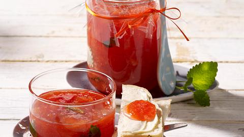 Blutorangenmarmelade mit Aperol und Zitronenmelisse Rezept - Foto: House of Food / Bauer Food Experts KG