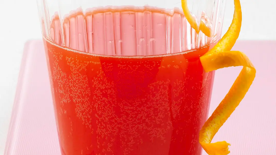 Blutorangensaft mit Zitronenlimonade Rezept - Foto: LECKER @ Bauer Media Group Blutorangensaft mit Zitronenlimonade Rezept - Foto: LECKER @ Bauer Media Group