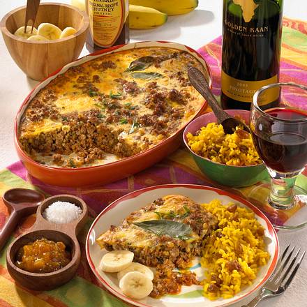 Bobotie (Hackfleischauflauf mit Curry, Mandeln und Früchten) Rezept Bobotie (Hackfleischauflauf mit Curry, Mandeln und Früchten) Rezept