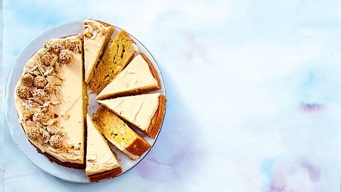 Bodenlos konzipierter Carrotcake mit Butterscotchdecke Rezept - Foto: House of Food / Bauer Food Experts KG