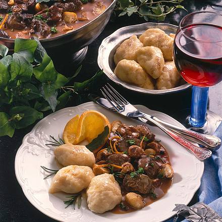 Böhmische Knödel mit Wildragout Rezept Böhmische Knödel mit Wildragout Rezept