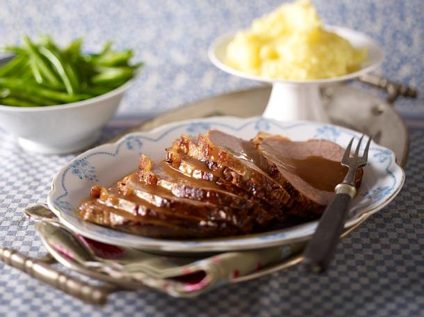 Boeuf à la Mode (Rinderschmorbraten) mit grünen Bohnen und Kartoffelpüree Rezept Boeuf à la Mode (Rinderschmorbraten) mit grünen Bohnen und Kartoffelpüree Rezept