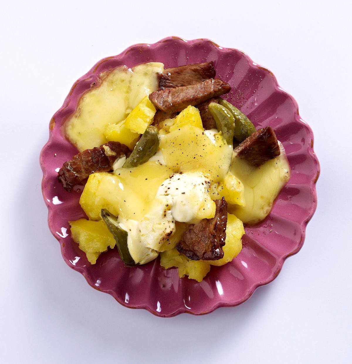 Boeuf-Stroganoff-Raclette-Pfännchen mit Rinderminutensteak, Senf, Kartoffeln, Raclettekäse Rezept