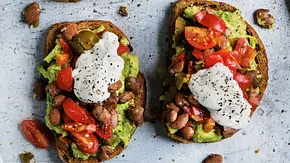 Bohnen auf Avocadobrot Rezept - Foto: LECKER @ Bauer Media Group Bohnen auf Avocadobrot Rezept - Foto: LECKER @ Bauer Media Group