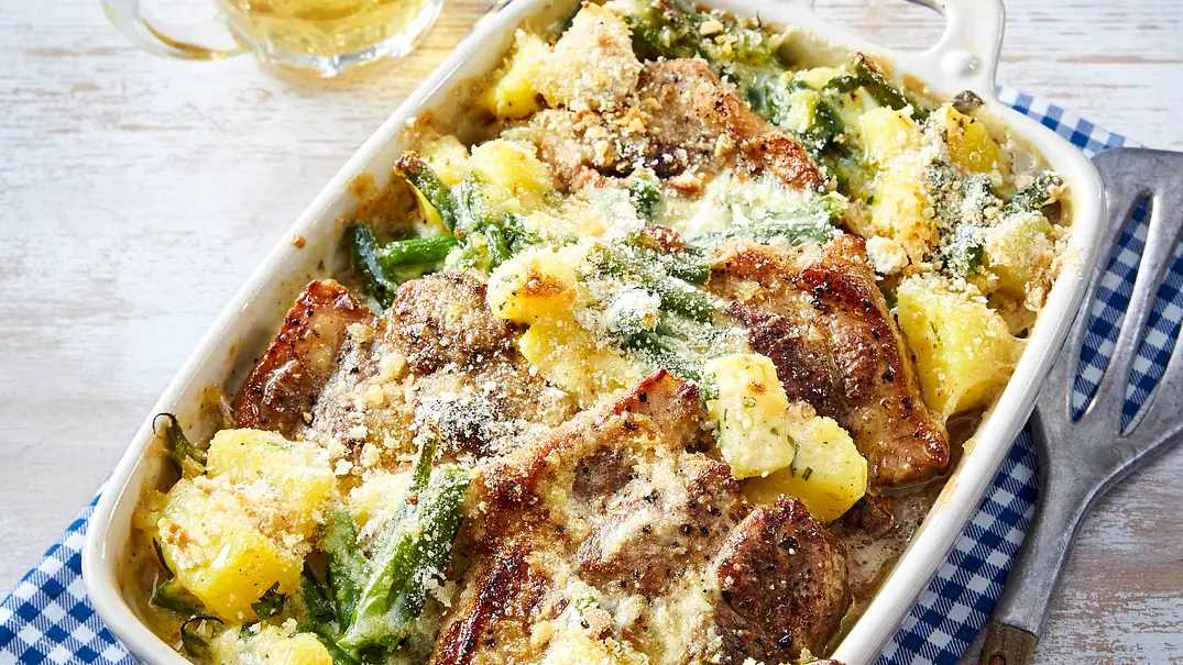 Bohnen-Auflauf mit Schweinenacken Rezept - Foto: LECKER @ Bauer Media Group Bohnen-Auflauf mit Schweinenacken Rezept - Foto: LECKER @ Bauer Media Group