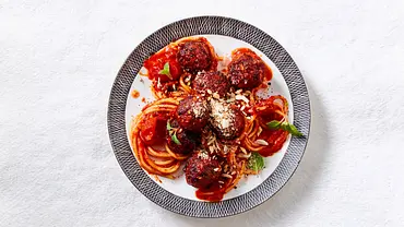 Bohnen-Bällchen mit Tomatensoße und Pasta Rezept - Foto: LECKER @ Bauer Media Group Bohnen-Bällchen mit Tomatensoße und Pasta Rezept - Foto: LECKER @ Bauer Media Group