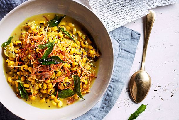 Bohnen-Curry mit crispy Schalotten Rezept Bohnen-Curry mit crispy Schalotten Rezept