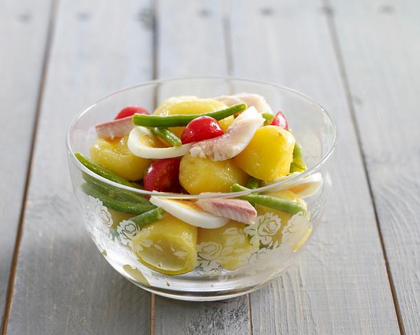 Bohnen-Kartoffel-Salat mit Räucherforelle Rezept