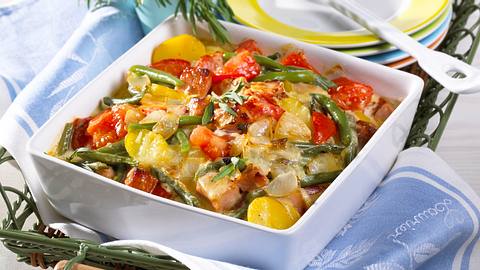 Bohnen-Kasseler-Auflauf mit Käsesoße Rezept - Foto: House of Food / Bauer Food Experts KG