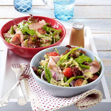Bohnen-Mortadella-Salat mit Dijon-Vinaigrette Rezept Bohnen-Mortadella-Salat mit Dijon-Vinaigrette Rezept