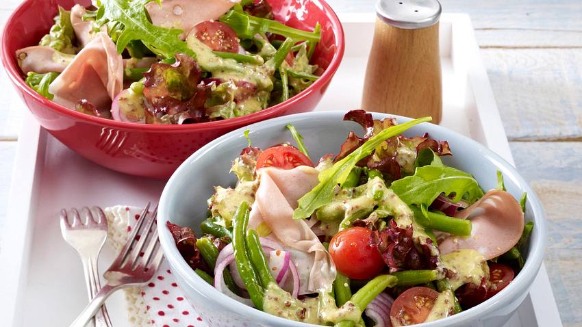 Bohnen-Mortadella-Salat mit Senf-Vinaigrette Rezept - Foto: House of Food / Bauer Food Experts KG