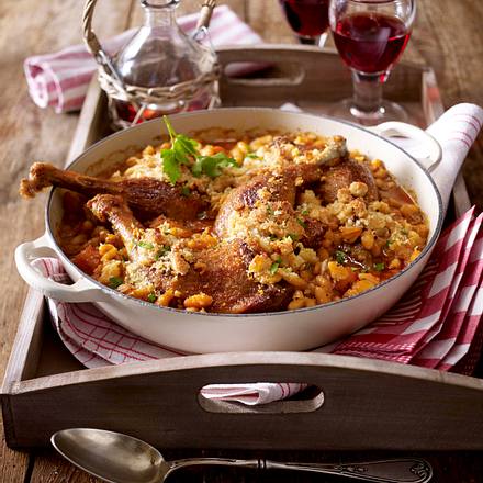 Bohnen-Ofentopf mit Entenkeulen Rezept Bohnen-Ofentopf mit Entenkeulen Rezept