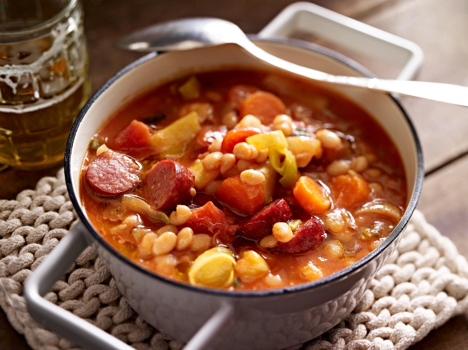 Bohnen-Suppe mit Mettenden Rezept | LECKER