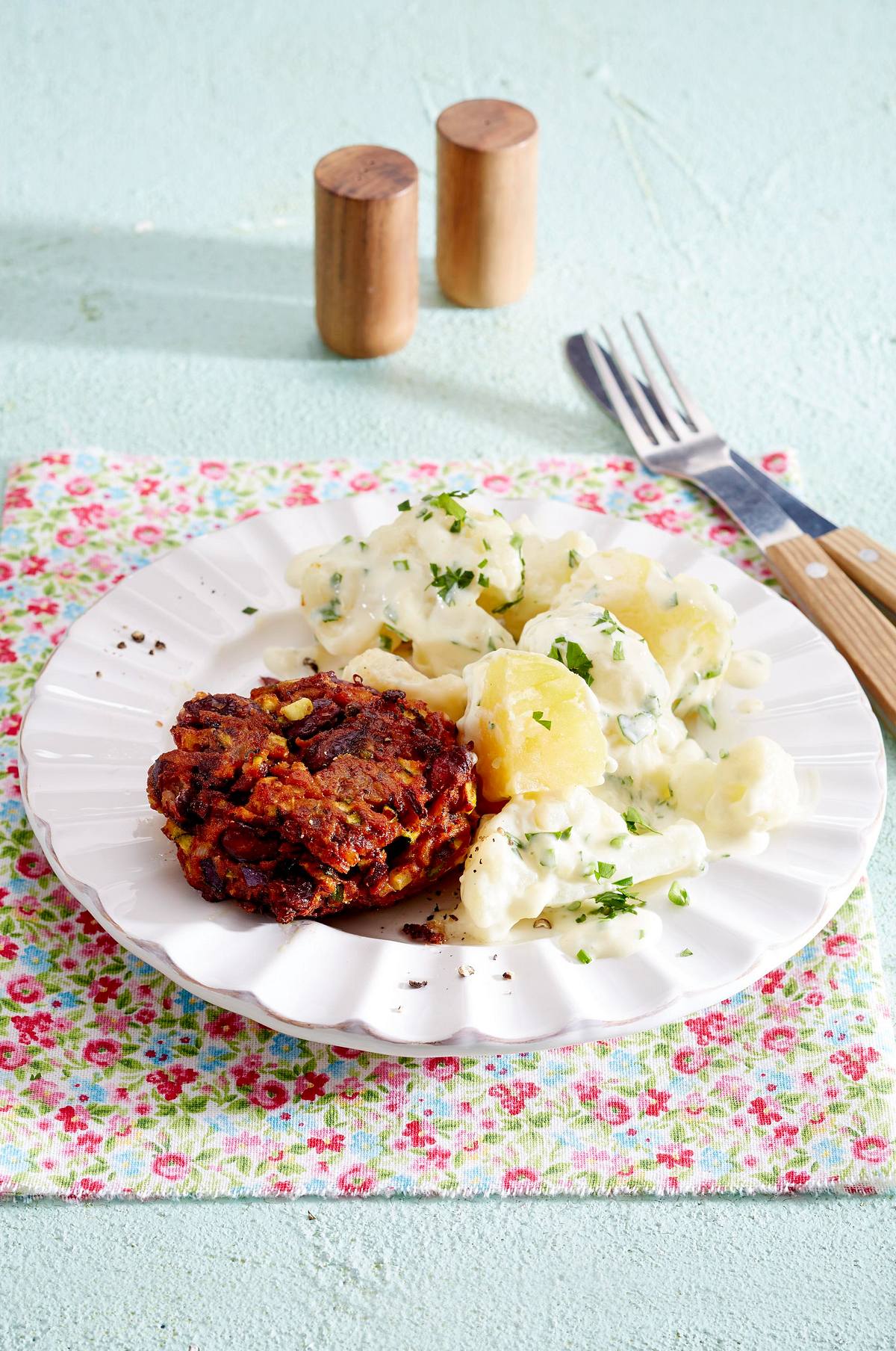 Bohnenfrikadellen mit Béchamelkartoffeln Rezept