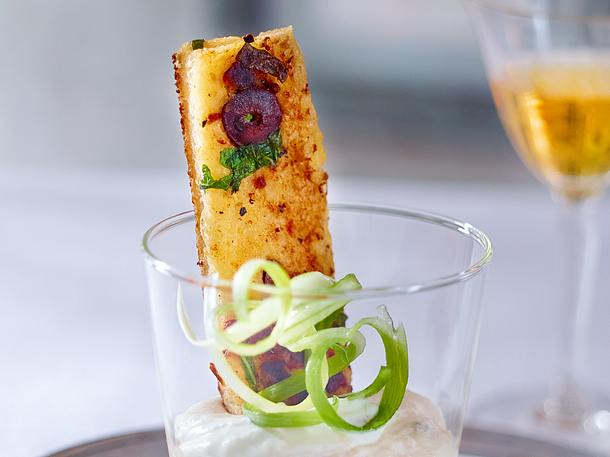 Bohnenmousse mit Olivencroûtons Rezept Bohnenmousse mit Olivencroûtons Rezept