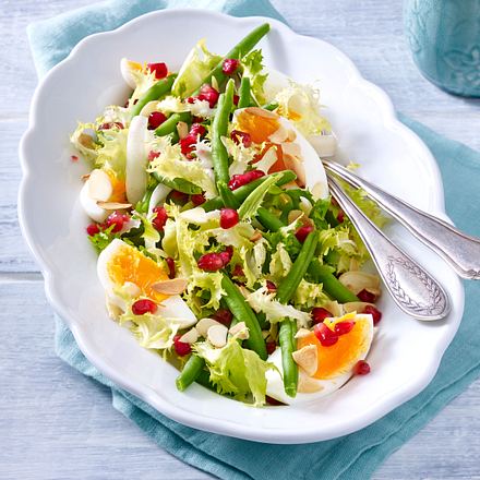 Bohnensalat mit Granatapfelkernen und Eiern Rezept