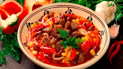 Bohnensuppe mit Hackfleisch Rezept - Foto: LECKER @ Bauer Media Group