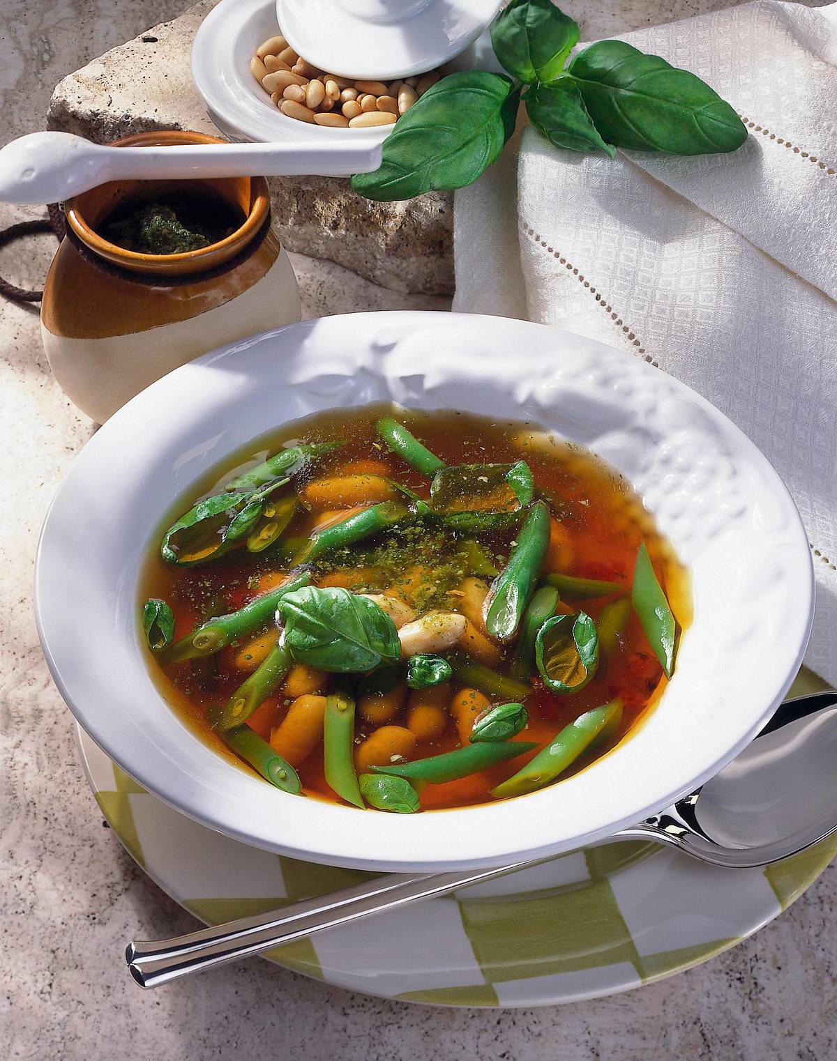 Bohnensuppe mit Pesto Rezept