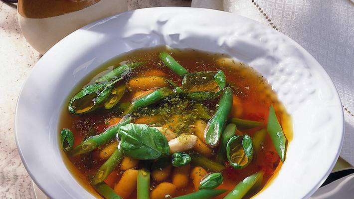 Bohnensuppe mit Pesto Rezept - Foto: House of Food / Bauer Food Experts KG