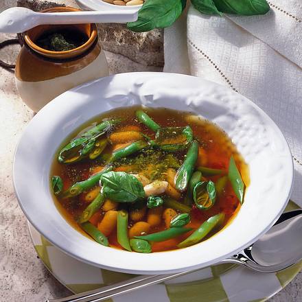 Bohnensuppe mit Pesto Rezept Bohnensuppe mit Pesto Rezept