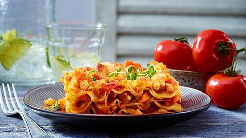 Bolognese-Lasagne mit Putenhackfleisch Rezept - Foto: House of Food / Bauer Food Experts KG