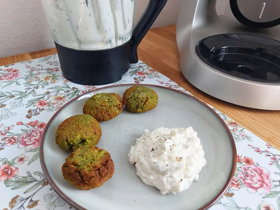 Bosch MUMS6 Falafel aus dem Fleischwolf und Dip aus dem Mixer Bosch MUMS6 Falafel aus dem Fleischwolf und Dip aus dem Mixer