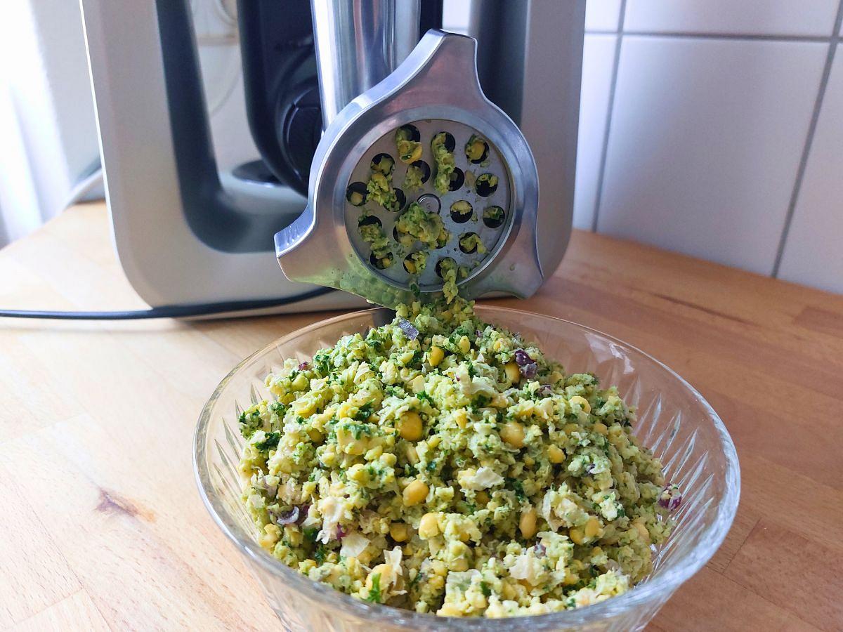 Bosch MUMS6 Fleischwolf mit grober Lochscheibe und Falafelmasse Bosch MUMS6 Fleischwolf mit grober Lochscheibe und Falafelmasse