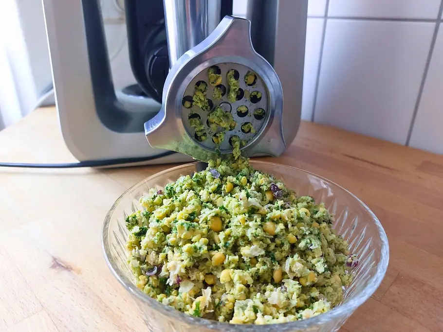 Bosch MUMS6 Fleischwolf mit grober Lochscheibe und Falafelmasse Bosch MUMS6 Fleischwolf mit grober Lochscheibe und Falafelmasse