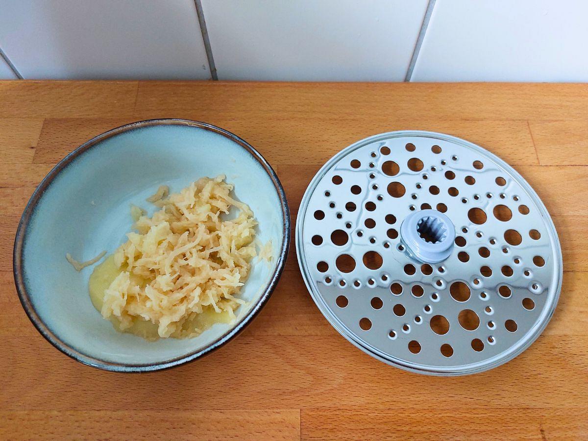 Bosch MUMS6 geriebene Kartoffel mit grober Reibscheibe Bosch MUMS6 geriebene Kartoffel mit grober Reibscheibe