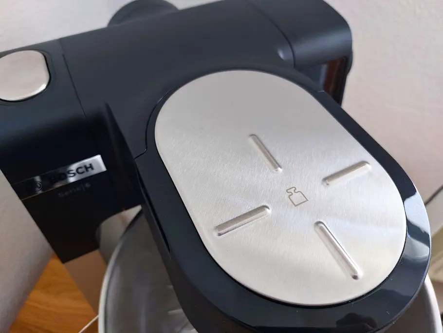 Bosch MUMS6 integrierte Waage auf dem Schwenkarm Bosch MUMS6 integrierte Waage auf dem Schwenkarm