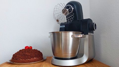 Bosch MUMS6 mit Maulwurfkuchen - Foto: Nadja Demel / LECKER.de