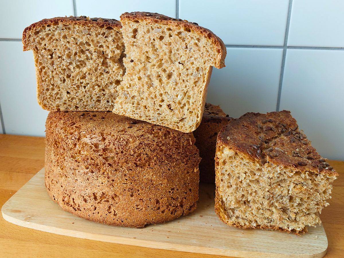Bosch MUMS6 mit drei Brotlaiben Bosch MUMS6 mit drei Brotlaiben
