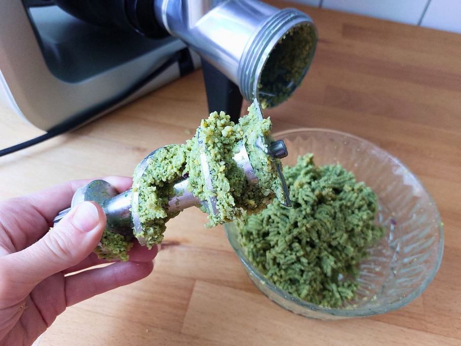 Bosch MUMS6 Schnecke des Fleischwolfs mit Falafelmasse
