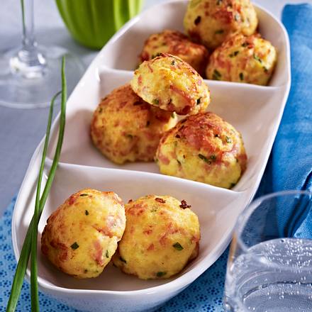 Bouchées soufflées de purée au jambon cru, emmental et moutarde Rezept Bouchées soufflées de purée au jambon cru, emmental et moutarde Rezept
