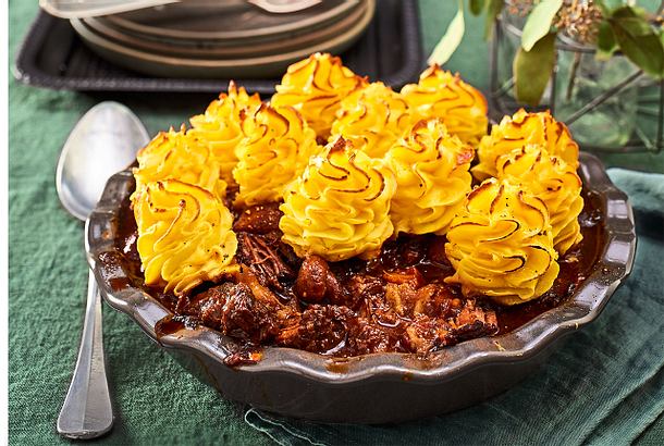 Bœuf bourguignon mit Herzoginkartoffeln Rezept | LECKER
